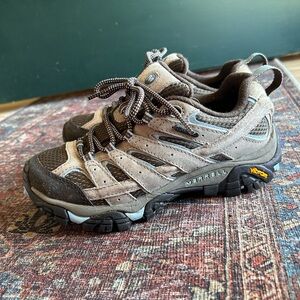 Merrell hiking shoes size 6